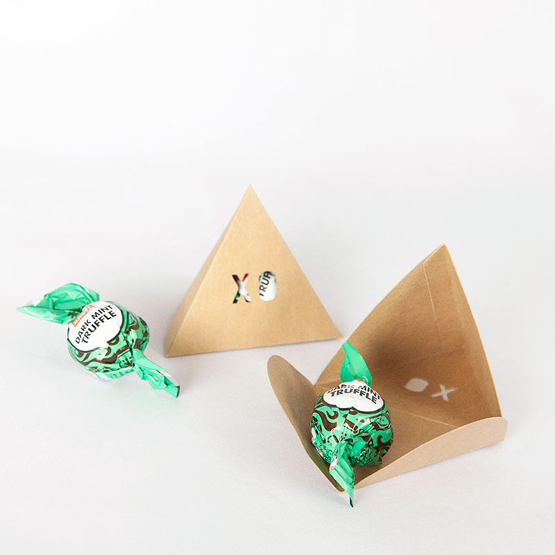 Pyramid box for pillow mint guest tray