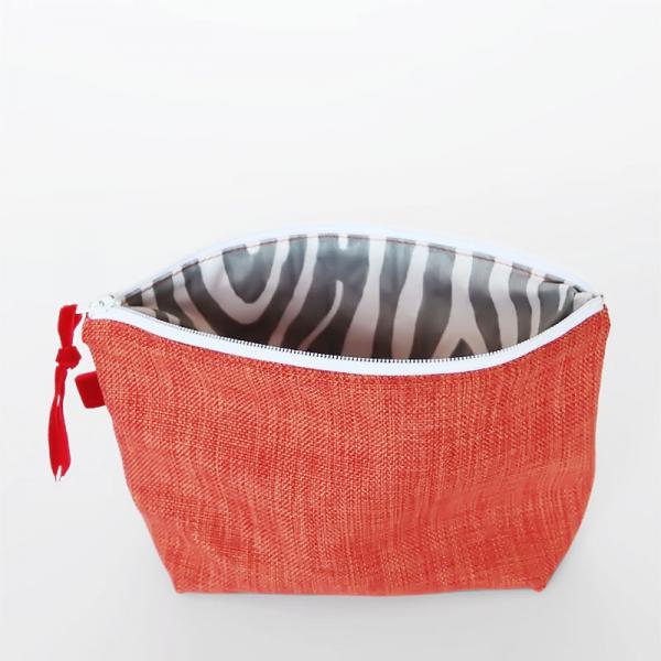 Sew an easy lined zippered pouch